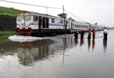 Rel Kereta di Porong 'Putus', Jadwal KA Surabaya-Malang Terganggu 