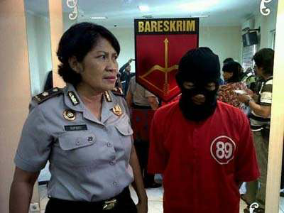 Keluar Penjara, Bapak Ini Kembali Gauli Anak Kandungnya !!!