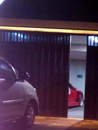 KPK Temukan Mobil Ferrari Merah diRumah Atut !!!