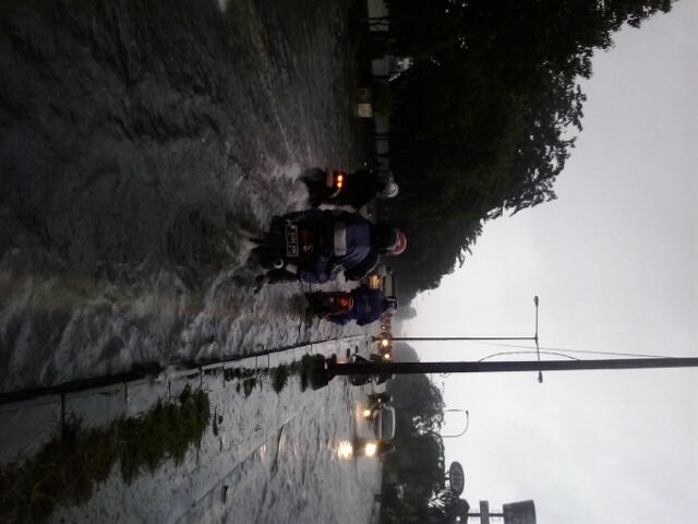 UPDATE BANJIR CAKUNG - KRANJI + MACET PARAAAAAH, HUJAN DARI SEMALEM ( +PICT )