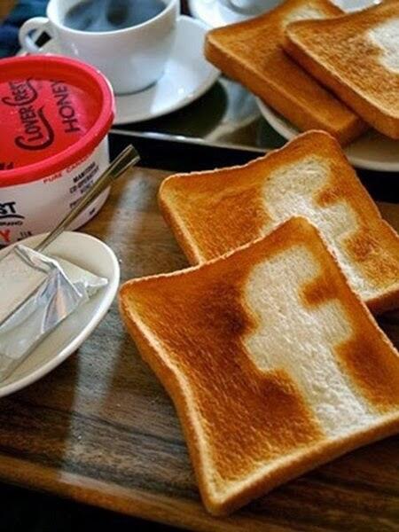 Karya Seni diatas Roti Bakar ini Keren Banget