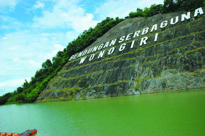 Waduk Yang Menenggelamkan 51 Desa di 7 Kecamatan