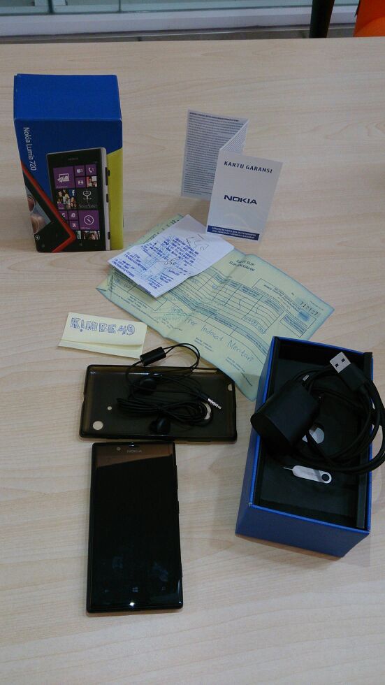 WTS: NOKIA LUMIA 720 BLACK FULLSET(2ND)
