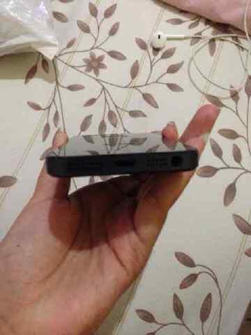 Dijual iPhone 5 16gb hitam & iPod 4 8gb white BU