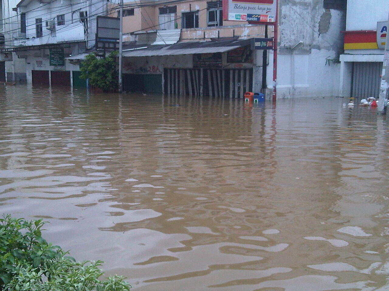 KOLEKSI FOTO BANJIR DI TEMPAT ANE GAN