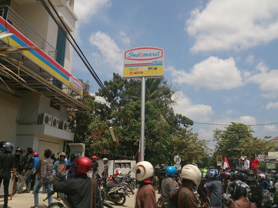 HOT.. Indoma*ret Di Tempat Ane Di Demo &amp; Di Segel Warga