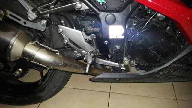 Bracket peninggi step / raiser step utk Ninja 250r/250fi / z250 / CBR 250