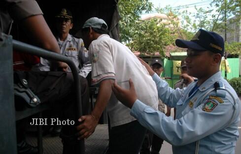 faktor-faktor internal yang menunjang terjadinya kerusuhan suporter tanah air.