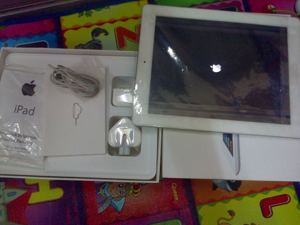 WTS IPAD 3 16 giga mulus resmi 3G+WIFi