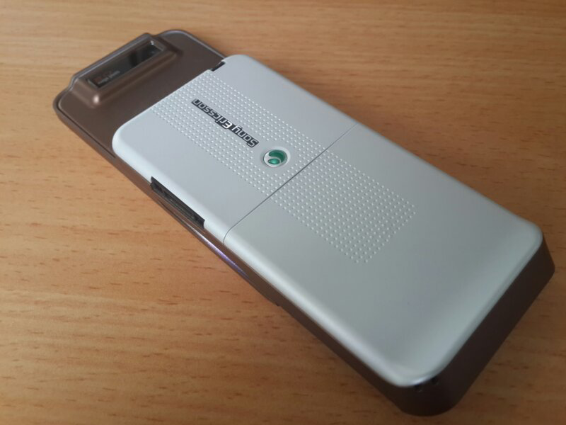 Sony Ericsson S500 White Gold Sempurna