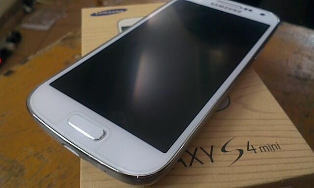 SAMSUNG GALAXY s4 BEKAS PEMAKAIN 1 BULAN HOTLINE: ( 082-378-173-777 )
