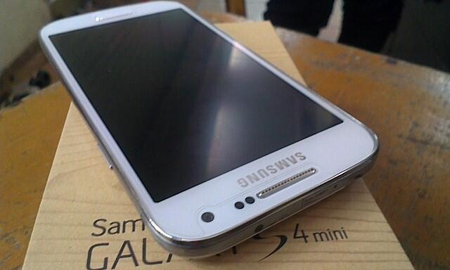SAMSUNG GALAXY s4 BEKAS PEMAKAIN 1 BULAN HOTLINE: ( 082-378-173-777 )