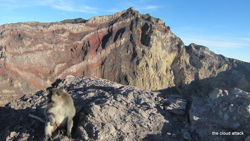 Mendaki Gunung Agung lewat Jalur Pura Pasar Agung