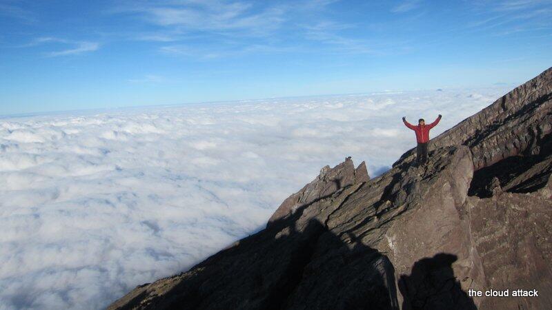 Mendaki Gunung Agung lewat Jalur Pura Pasar Agung