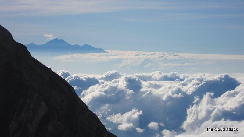 Mendaki Gunung Agung lewat Jalur Pura Pasar Agung