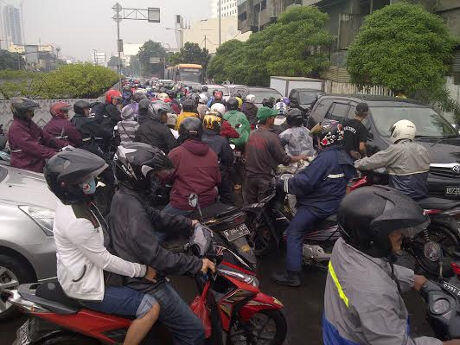 Penampakan Bentuk Kemacetan 'Horor' yang Pernah Timbul Akibat Banjir di Jakarta