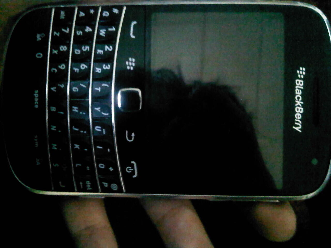 Blackberry Dakota 9900 hitam