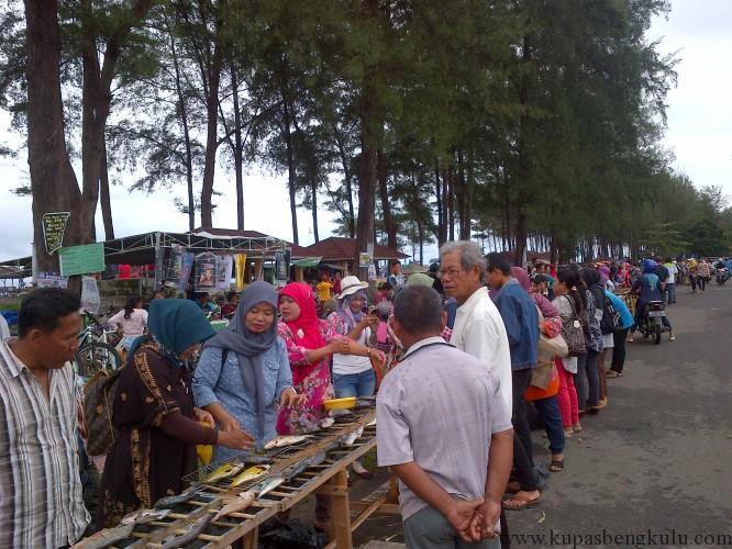 Wow, Bakar Ikan Terpanjang di Bengkulu Pecahkan Rekor MURI