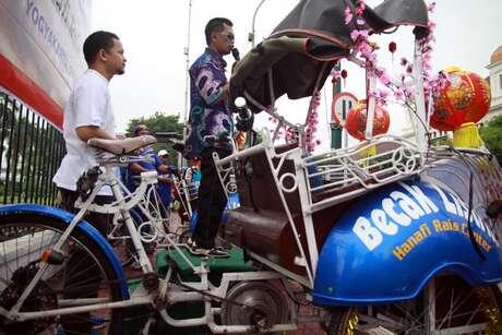 Transportasi Inspiratif dan Ekonomis Becak Listrik