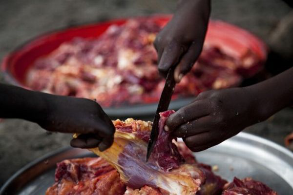 HOTEL ini menjual daging manusia gan