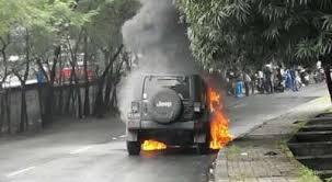 Jeep terbakar di TMII