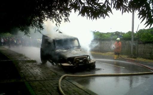 Jeep terbakar di TMII