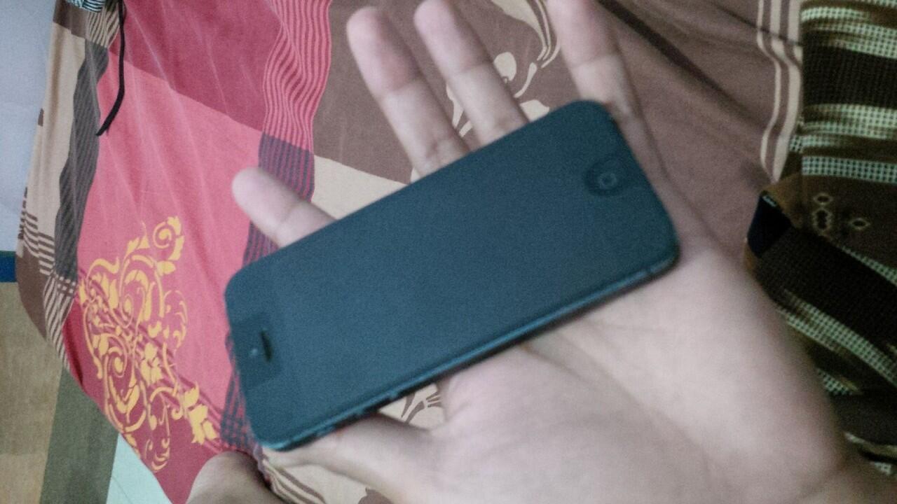 jual iphone 5 16 gb apa adanya 4jt an aja