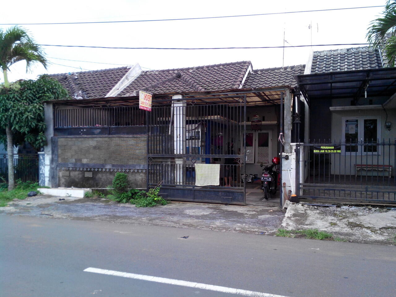 Dijual Rumah include usaha loundry dan isi ulang galon