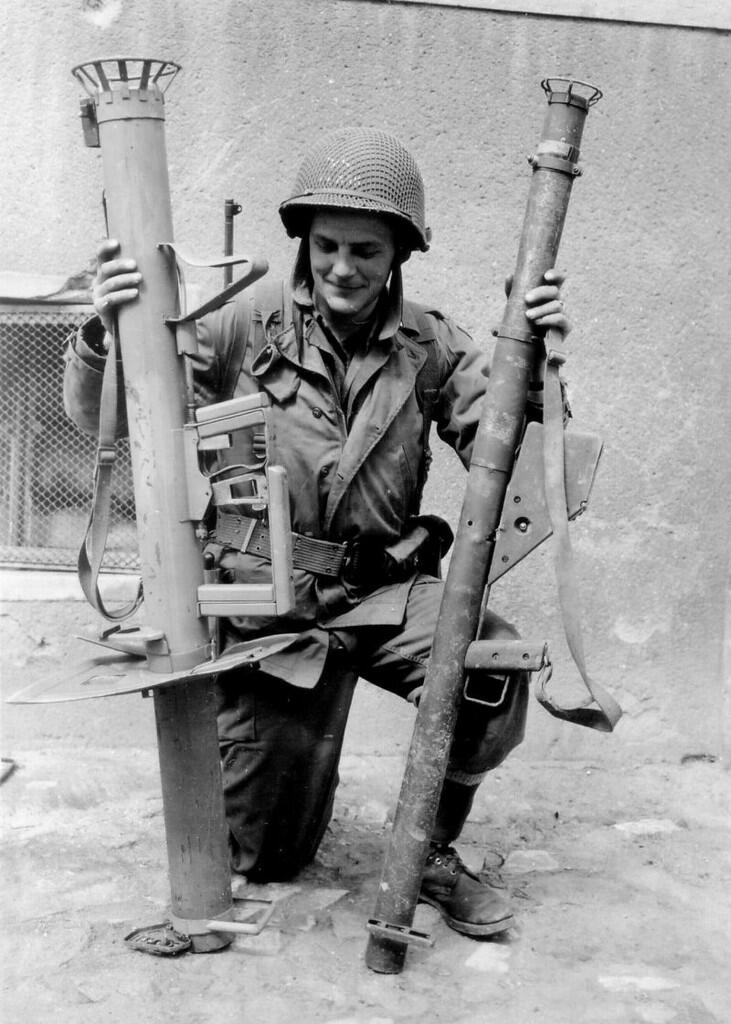 (History) Bazooka dlm gambar.