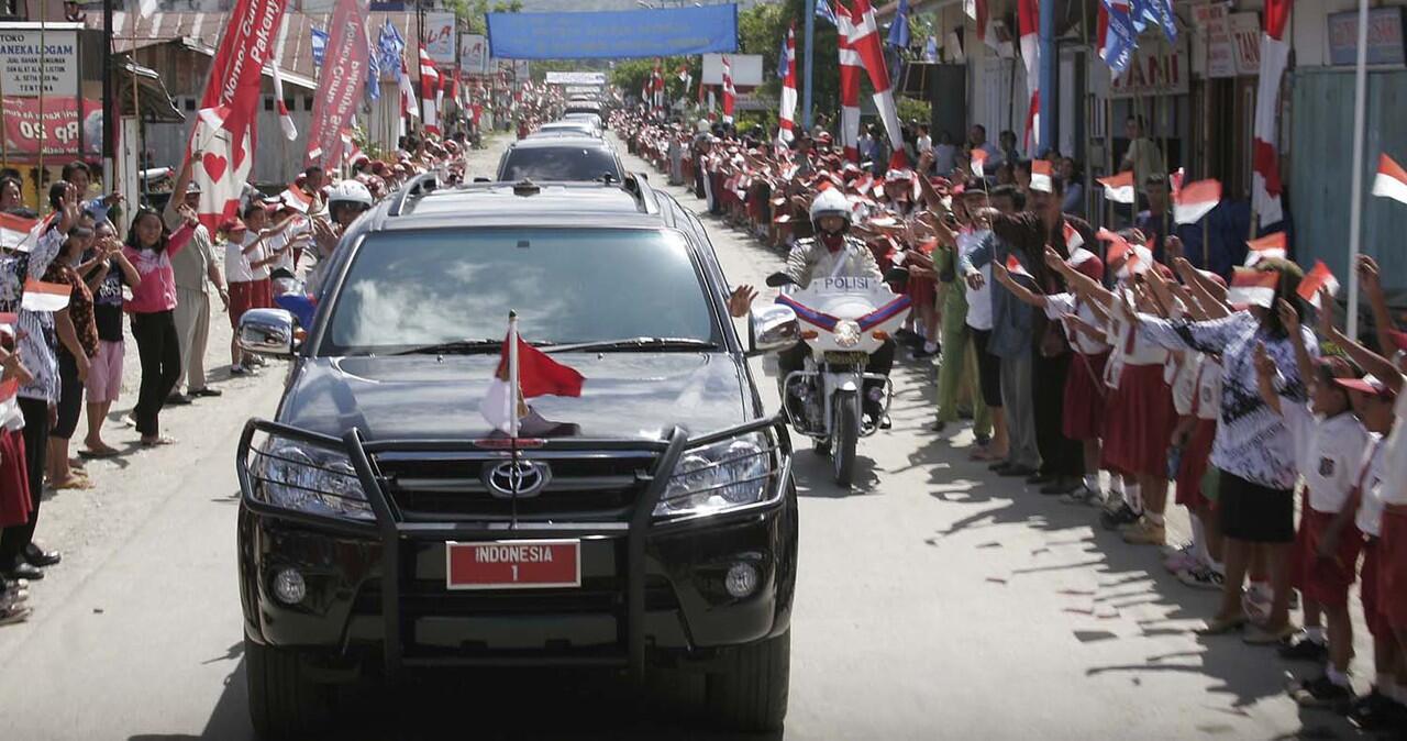 Tak Ada Mobil Presiden, Angkot Pun Jadi !!