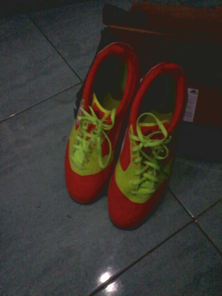 JUAL/BARTER Adidas f50 micoach uk 42 2/3 ORIGINAL dan Nike CTR360 ii uk 43 ORIGINAL