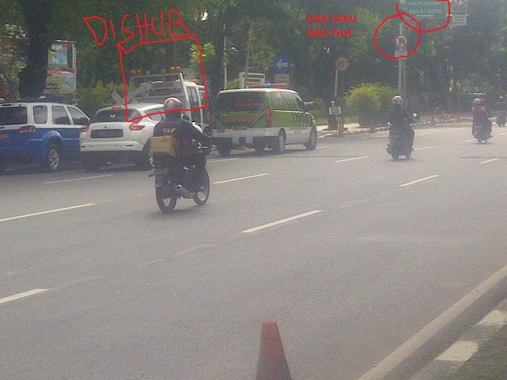 Parkir Liar Balai Kota