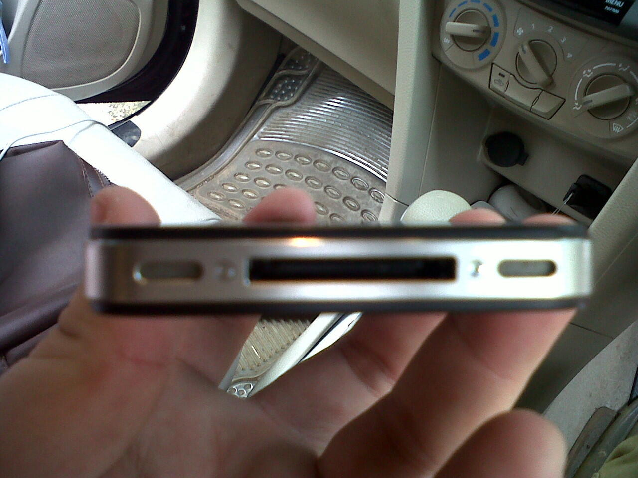 IPHONE 4 16GB MULUS! JUAL CEPAT!!