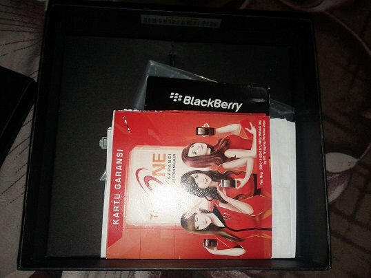 Blackberry Dakota 9900 Mulus Baru Pakai 2 Bulan jogja