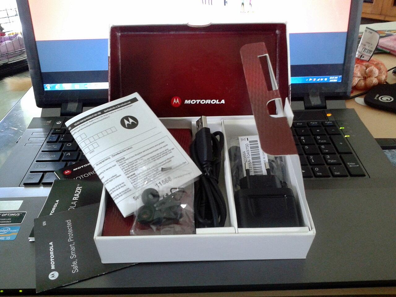 MOTOROLA RAZR XT910 WHITE