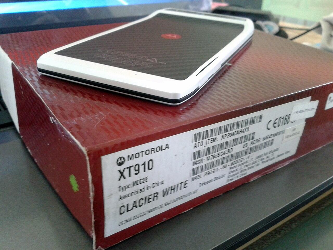 MOTOROLA RAZR XT910 WHITE