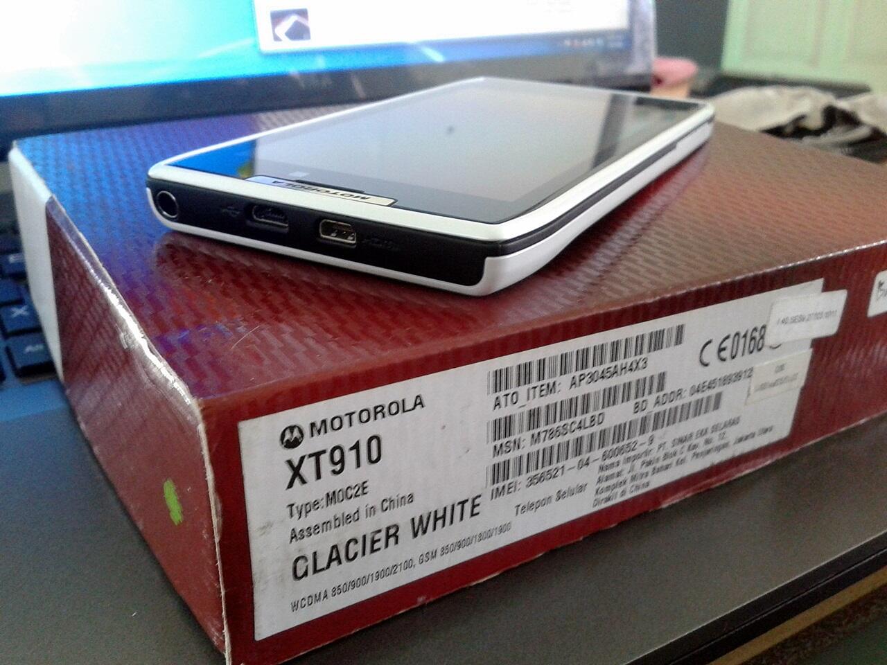 MOTOROLA RAZR XT910 WHITE