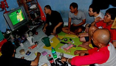 Ketika berkumpul bersama teman, apakah agan pernah seperti ini?