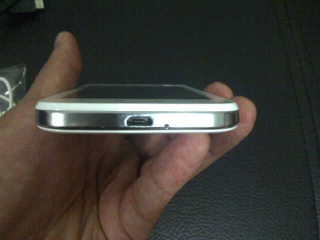 Smartfren Andromax i (Hisense AD 683 G) 2nd Like New Tanpa Cacat Fullset + Perdana