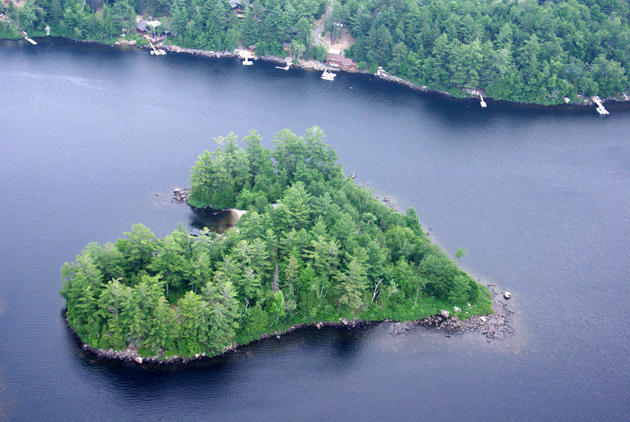 9 Pulau Indah Berbentuk Hati (Wow!!! Picnya Gan)