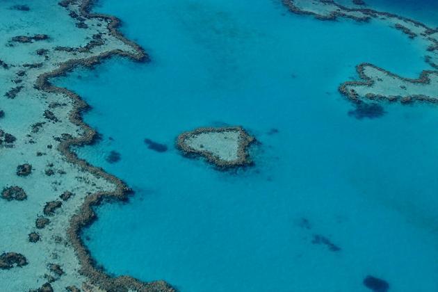 9 Pulau Indah Berbentuk Hati (Wow!!! Picnya Gan)
