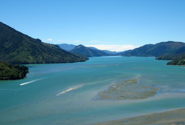 9 Pulau Indah Berbentuk Hati (Wow!!! Picnya Gan)