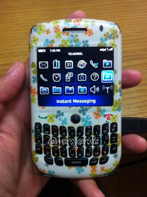Blackberry Javelin 8900 (curve)