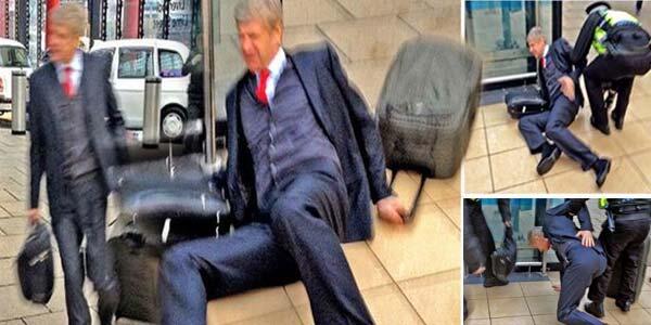 Duh, Wenger Terpeleset di Stasiun Kereta
