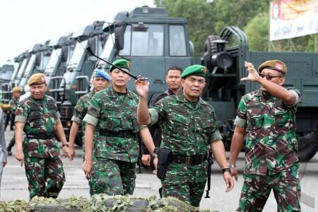 (foto) Pangdam Iskandar Muda Tinjau Alutsista Terbaru Den Arhanud 001