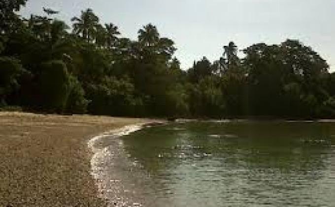 Atut Diisukan Miliki Dua Pulau