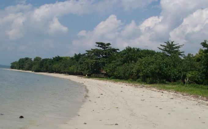 Atut Diisukan Miliki Dua Pulau