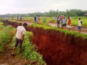 Tanah Retak Di Jepara &quot;ngeri gan....&quot;