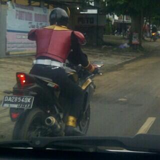 Ane Liat Kamen Rider Tadi Siang Dijalan