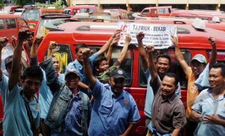 Lamborghini Ajak Trek-trekan Taksi di Jagorawi